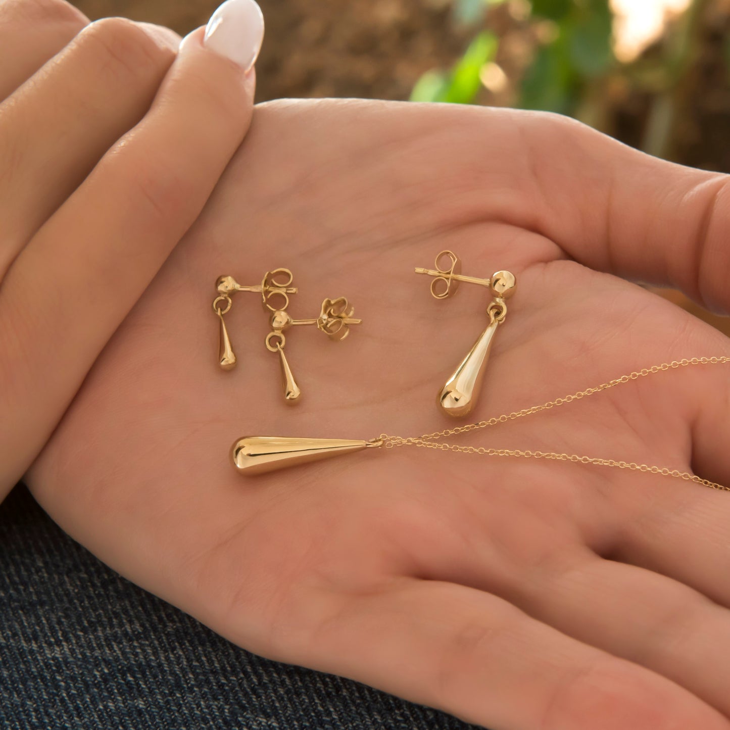 Elegant Teardrop Dangle Earrings