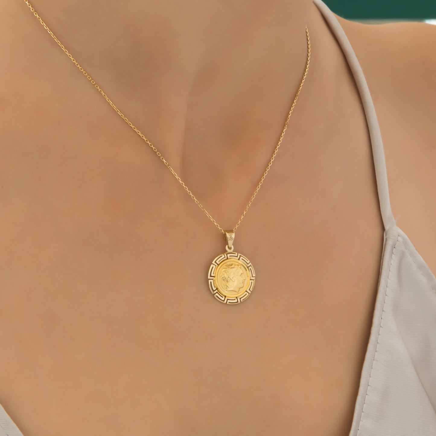Round Alexander the Great Meander Pendant