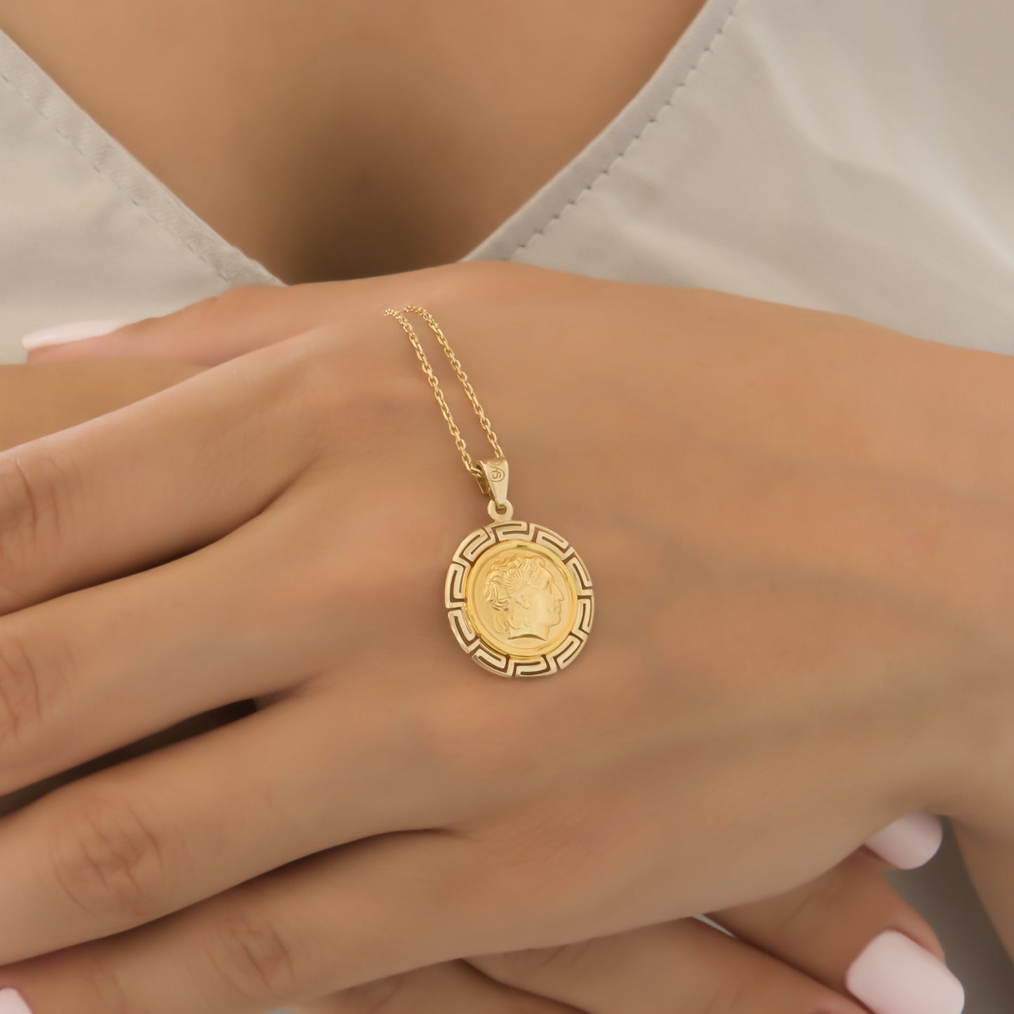 Round Alexander the Great Meander Pendant