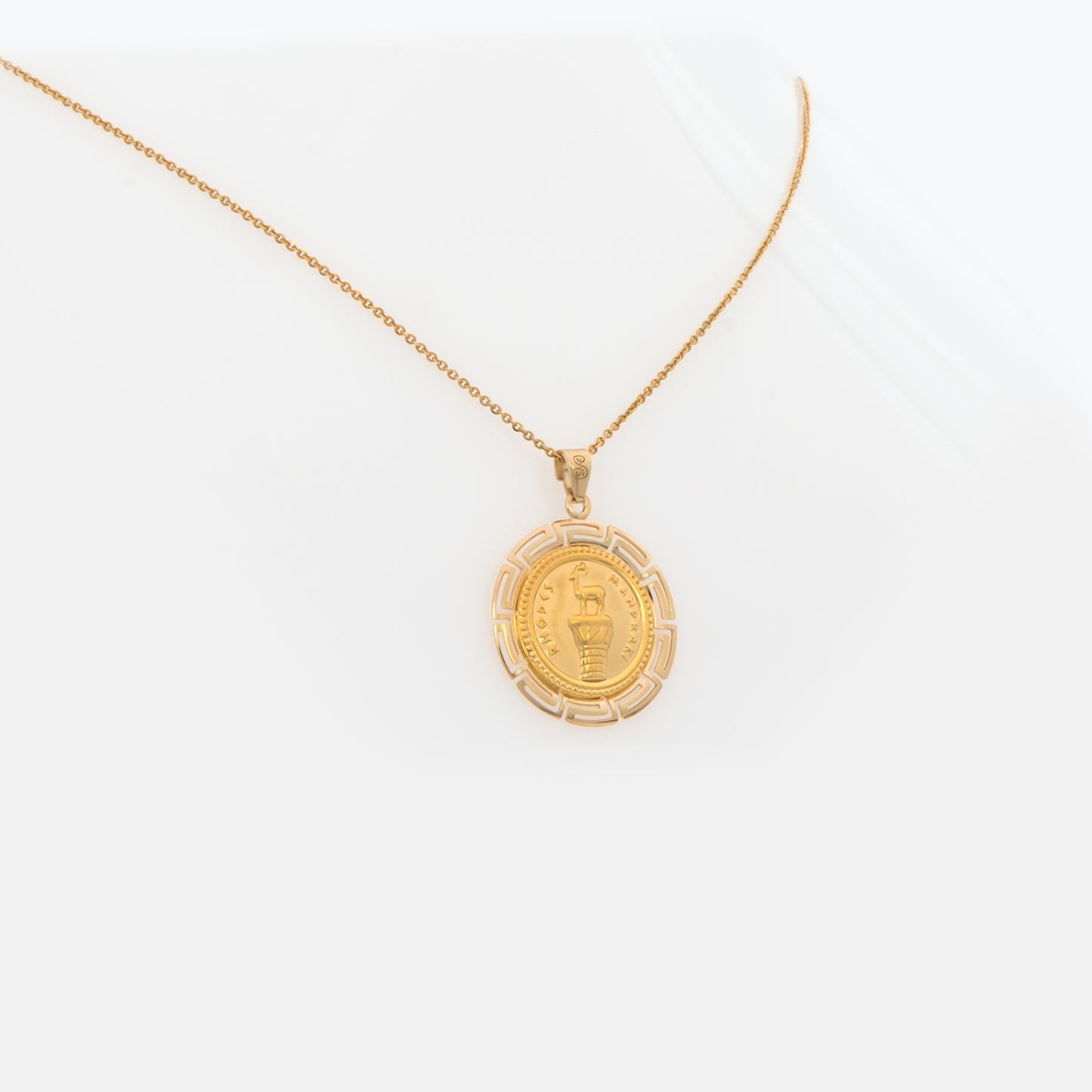 Round Rhodes Deer Meander Pendant