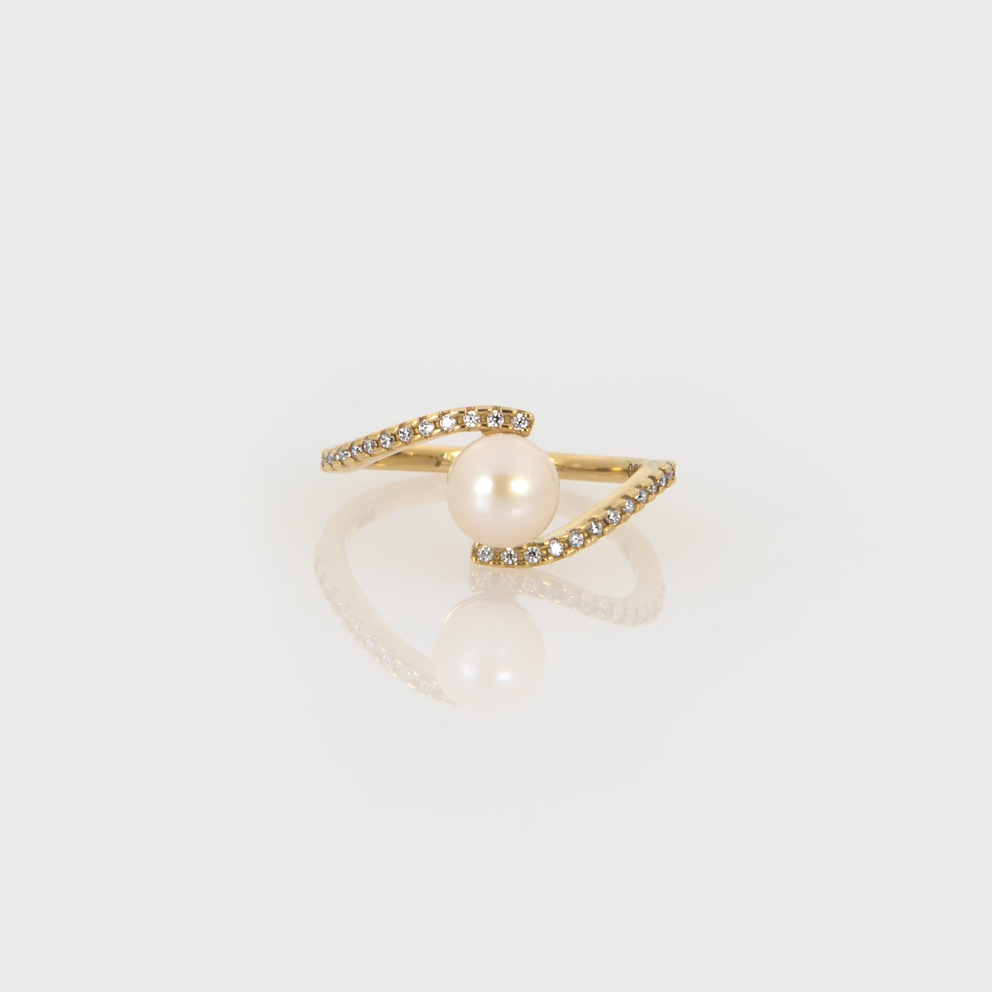 Wavy Bypass Pearl Ring