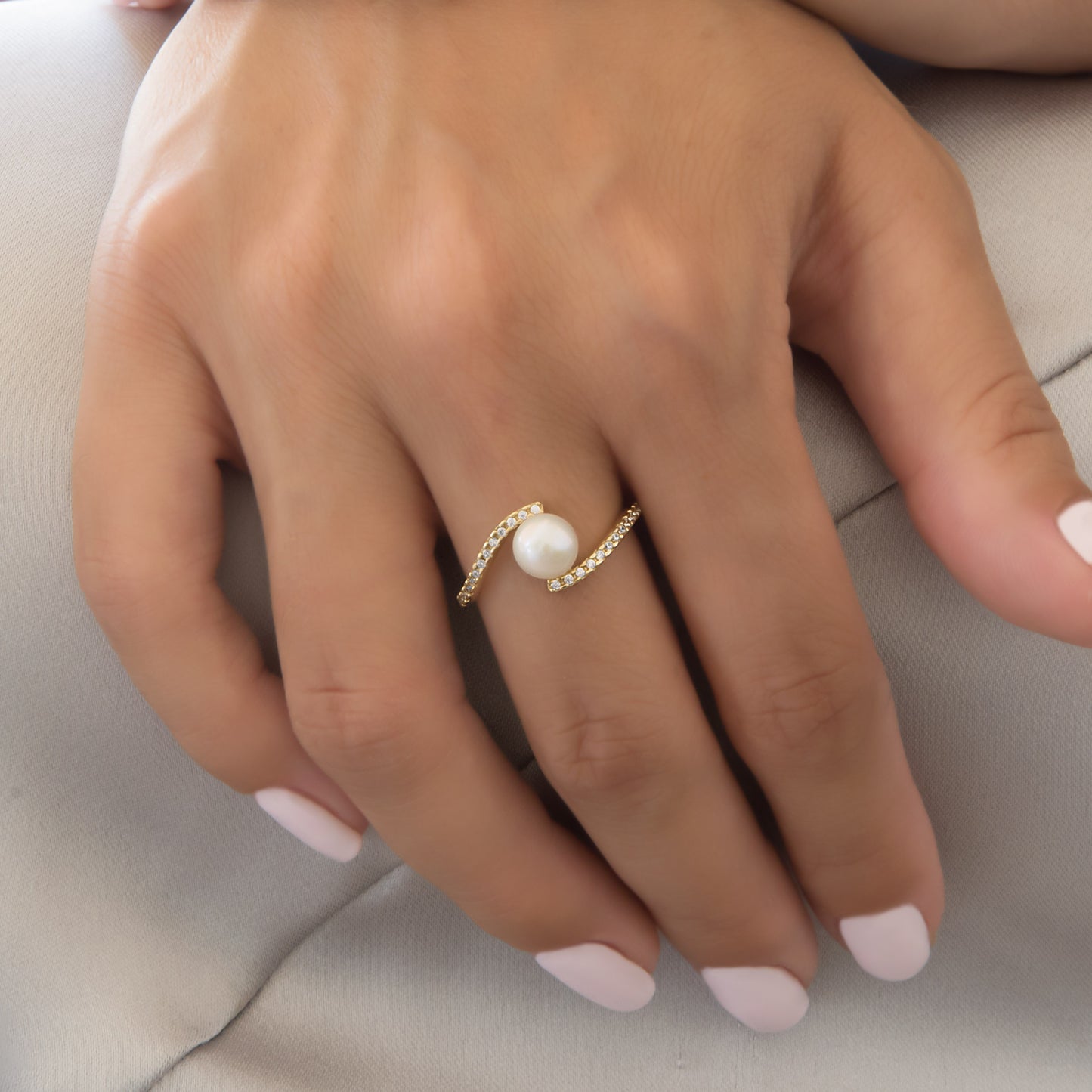 Wavy Bypass Pearl Ring