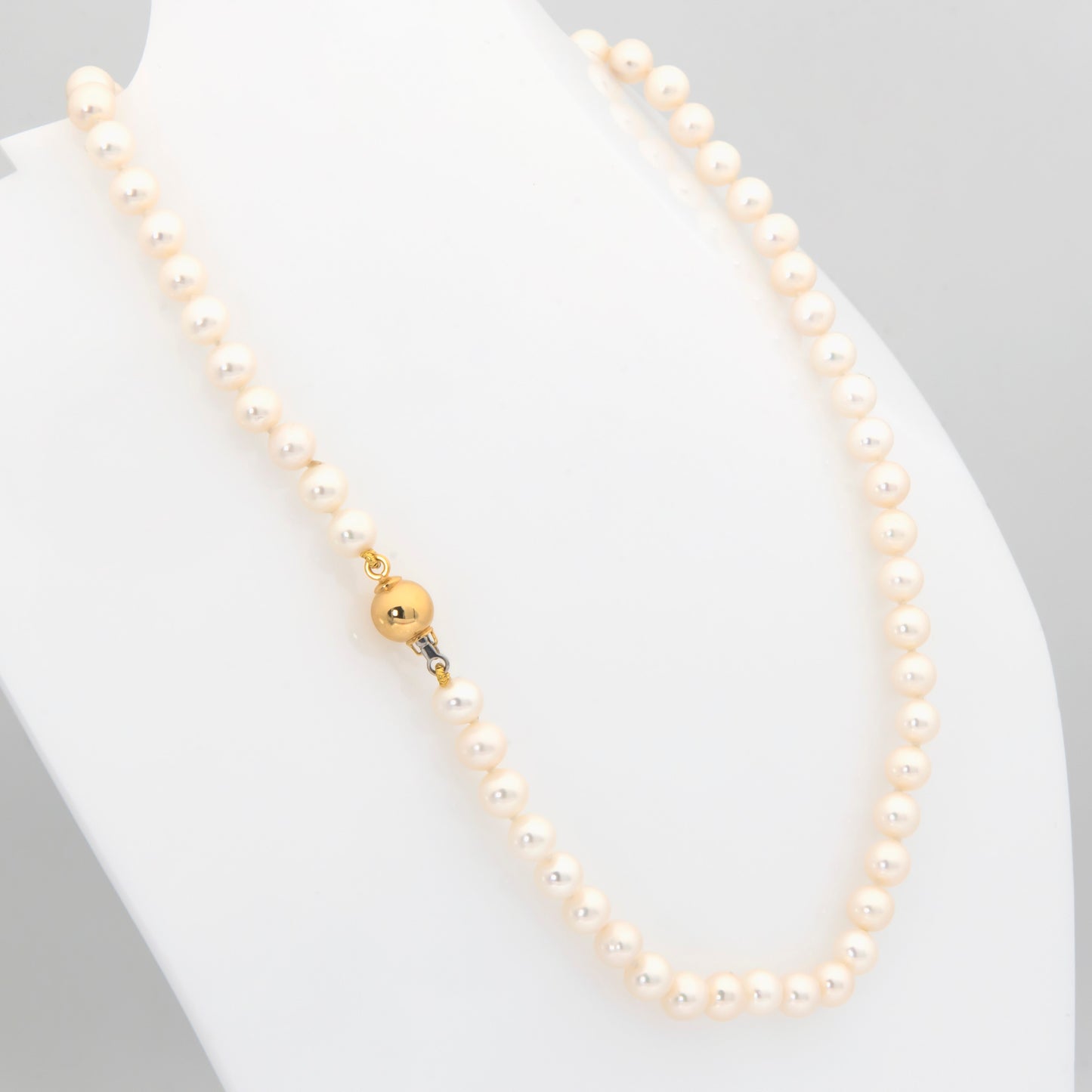 Round White Pearls Set