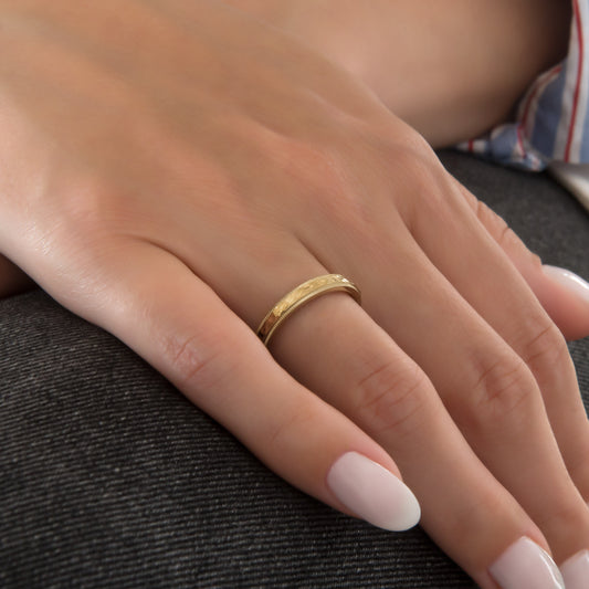 Solid Gold Hammered Band Ring with Ribbed Edges