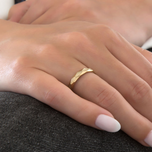 Solid Gold Rhombus Ring – Faceted Bright & Matte Dome Band