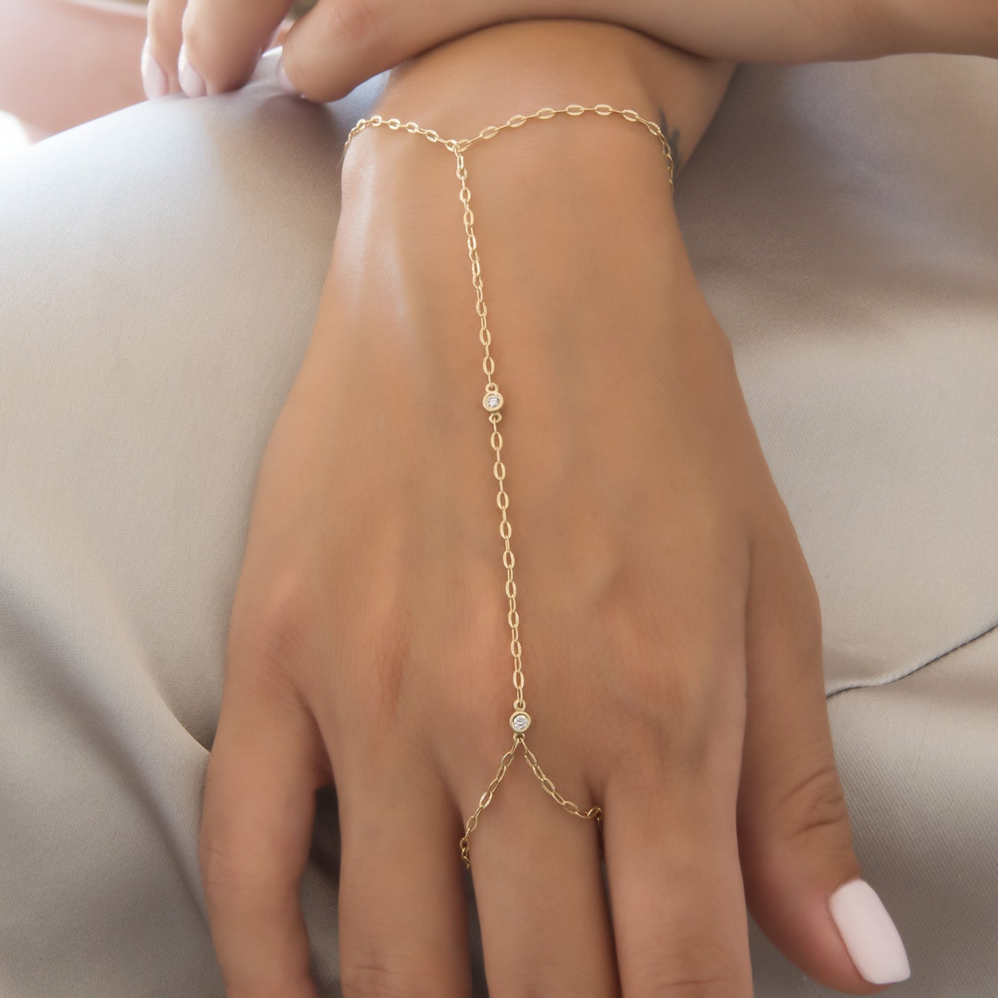 Minimal Diamond Hand Chain