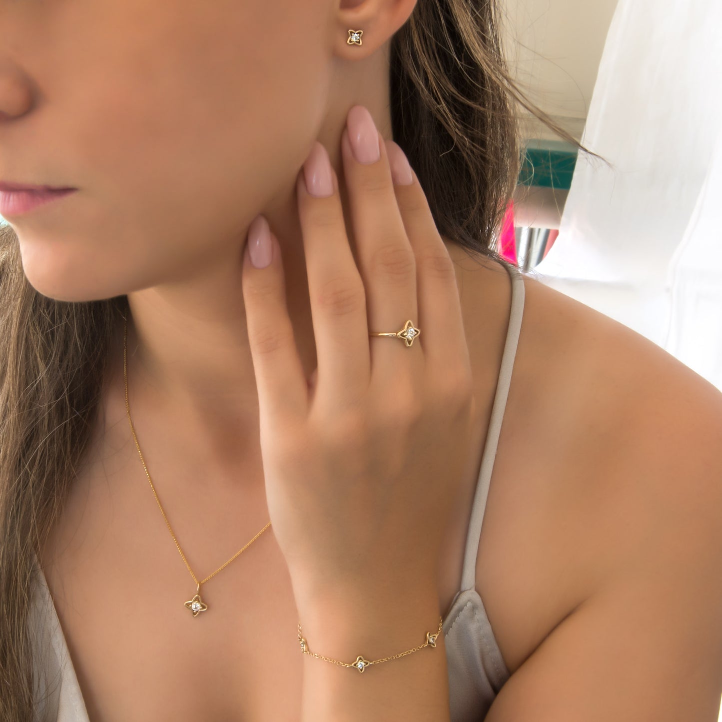 14K Gold Petal Clover Diamond Necklace – Lab-Grown Diamond Floral Pendant