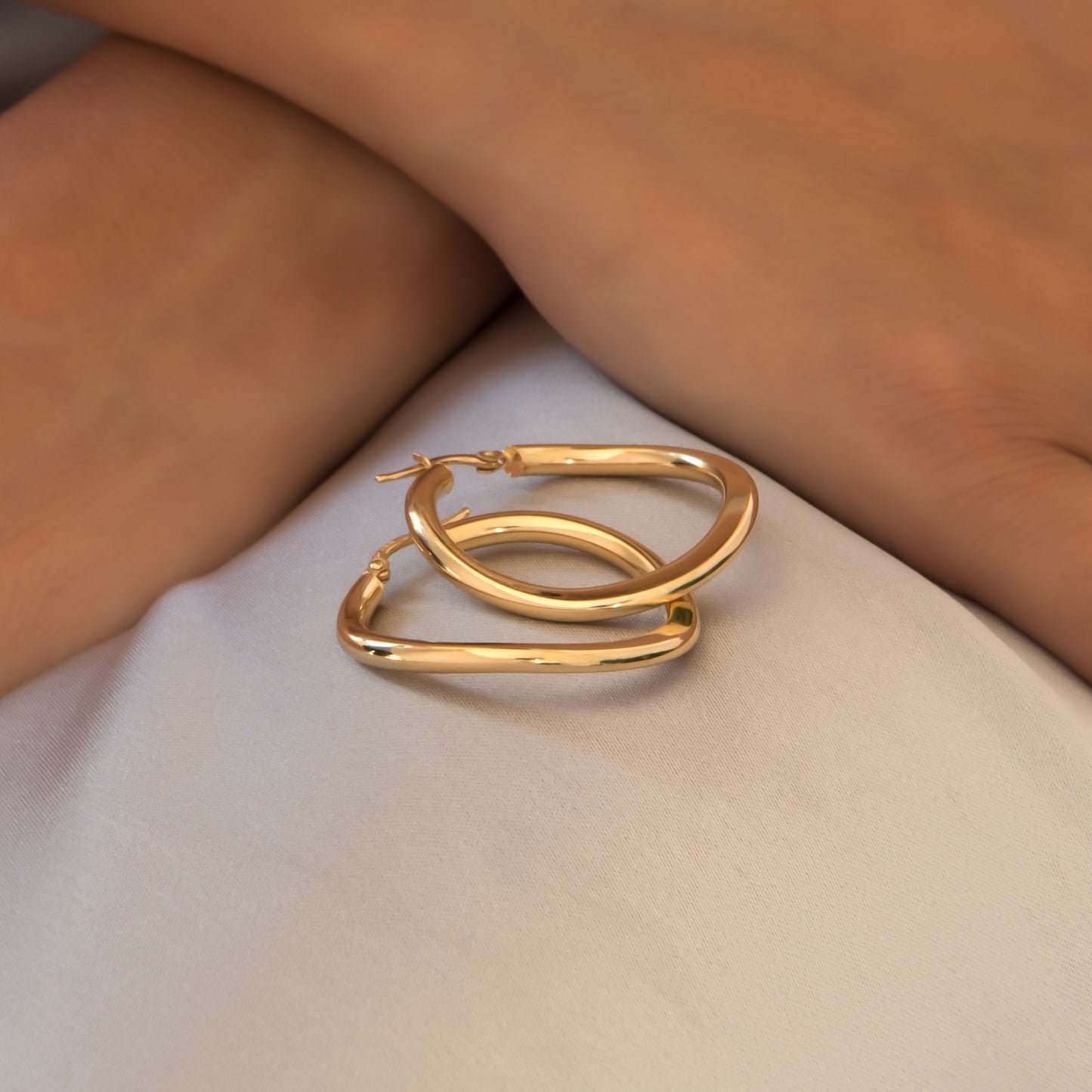 Wavy Round Hoop Earrings