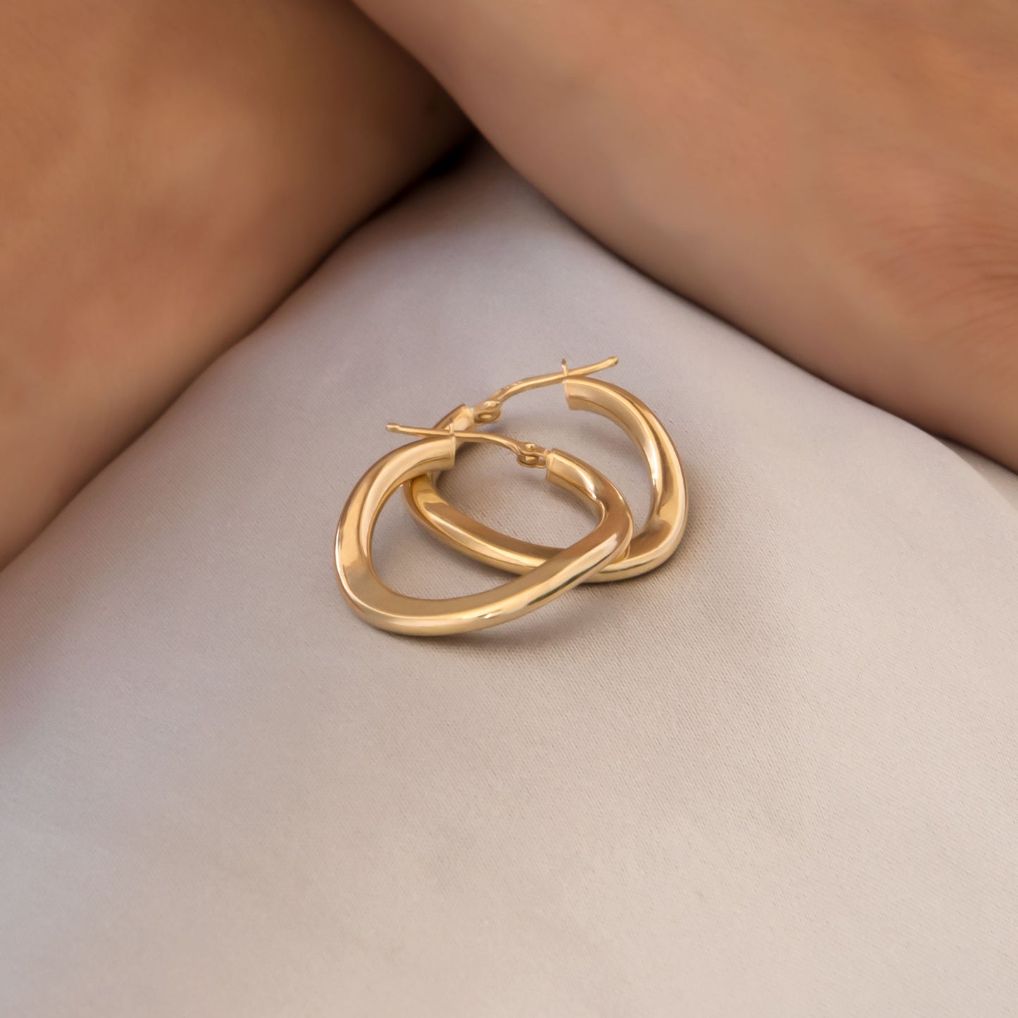 Wavy Round Hoop Earrings