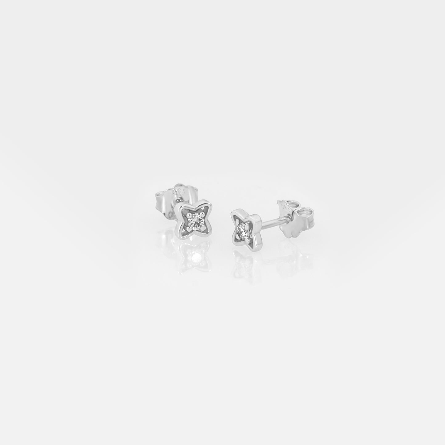 14K Gold Petal Clover Diamond Stud Earrings – Lab-Grown Diamond Floral Studs