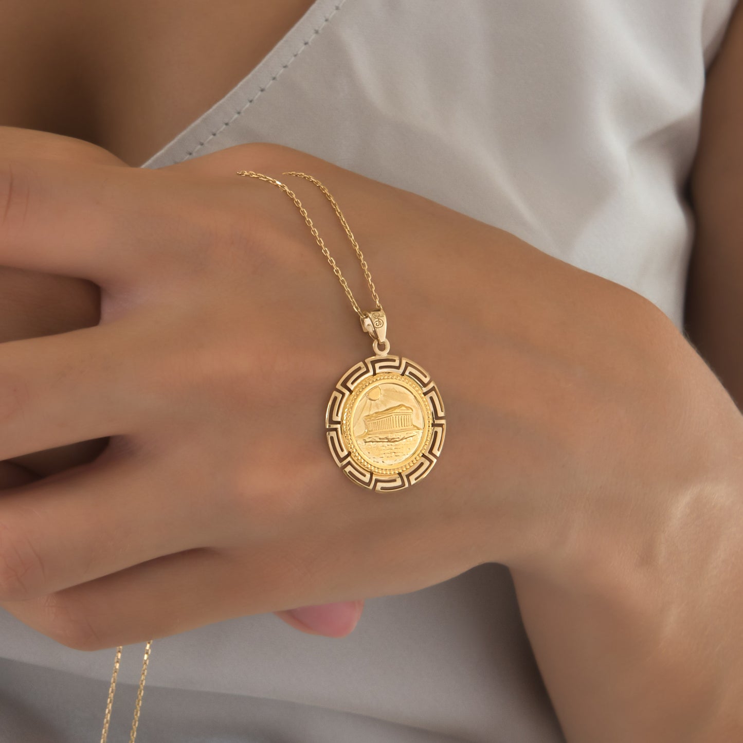 Round Acropolis Meander Pendant