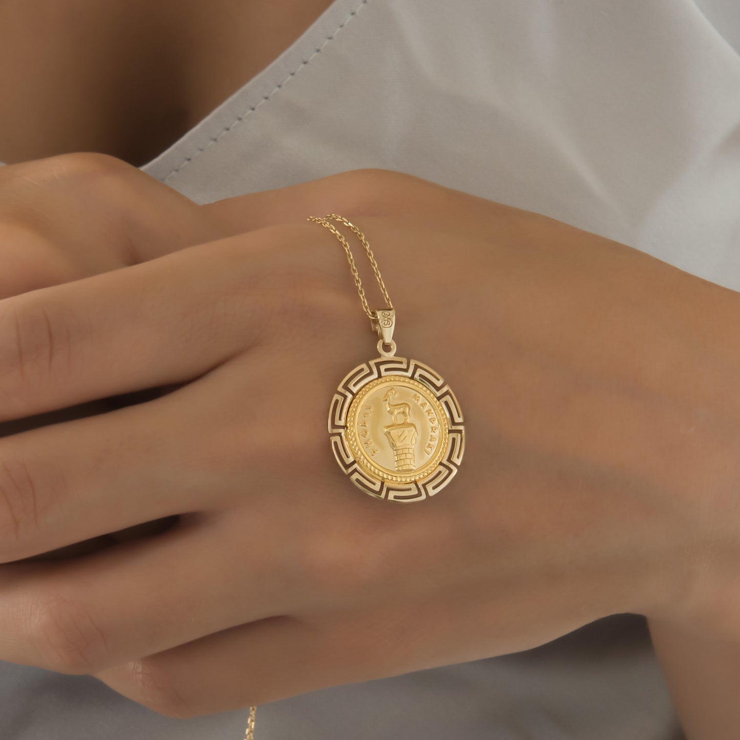 Round Rhodes Deer Meander Pendant