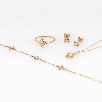 14K Gold Petal Clover Diamond Necklace – Lab-Grown Diamond Floral Pendant