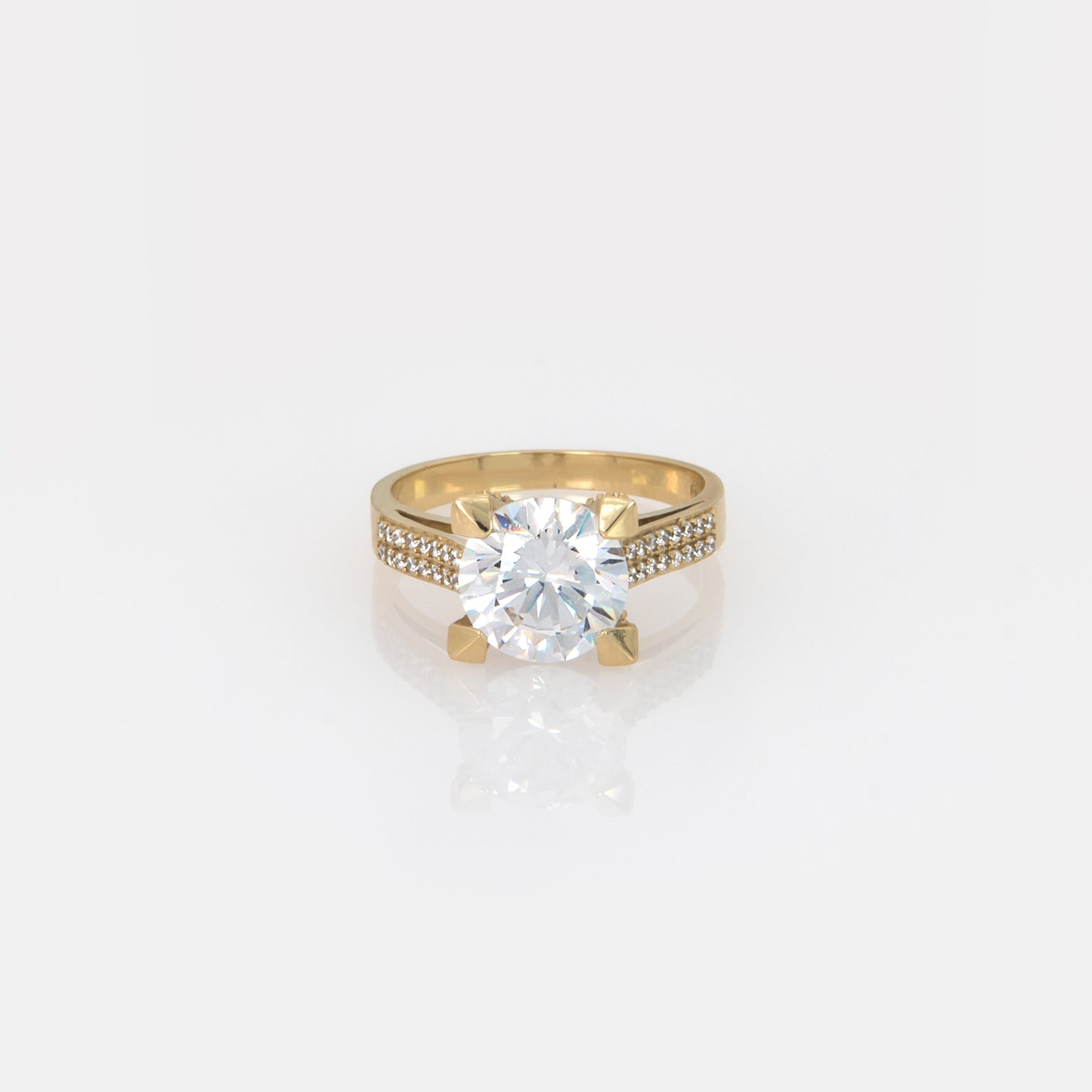 Luxury Gold Solitaire Ring
