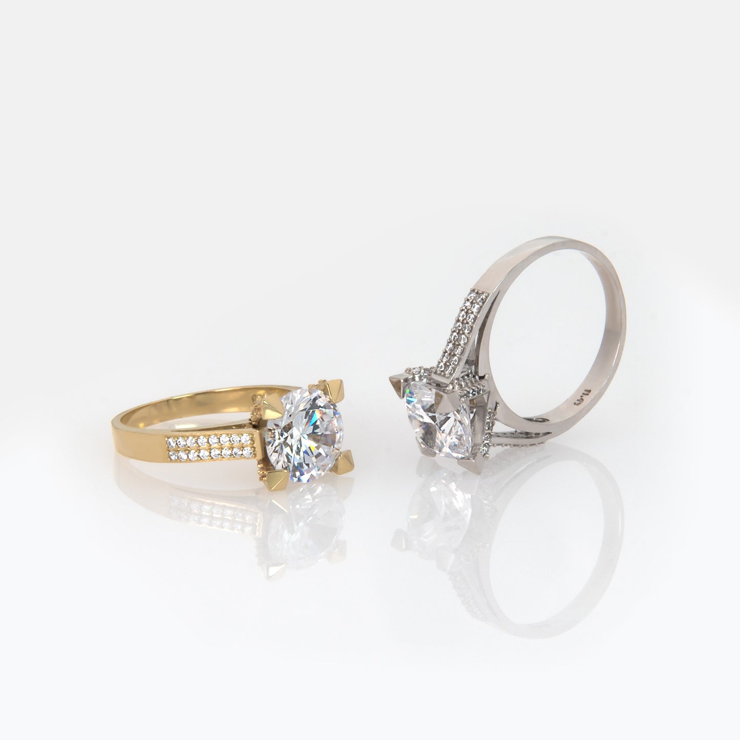 Luxury Gold Solitaire Ring