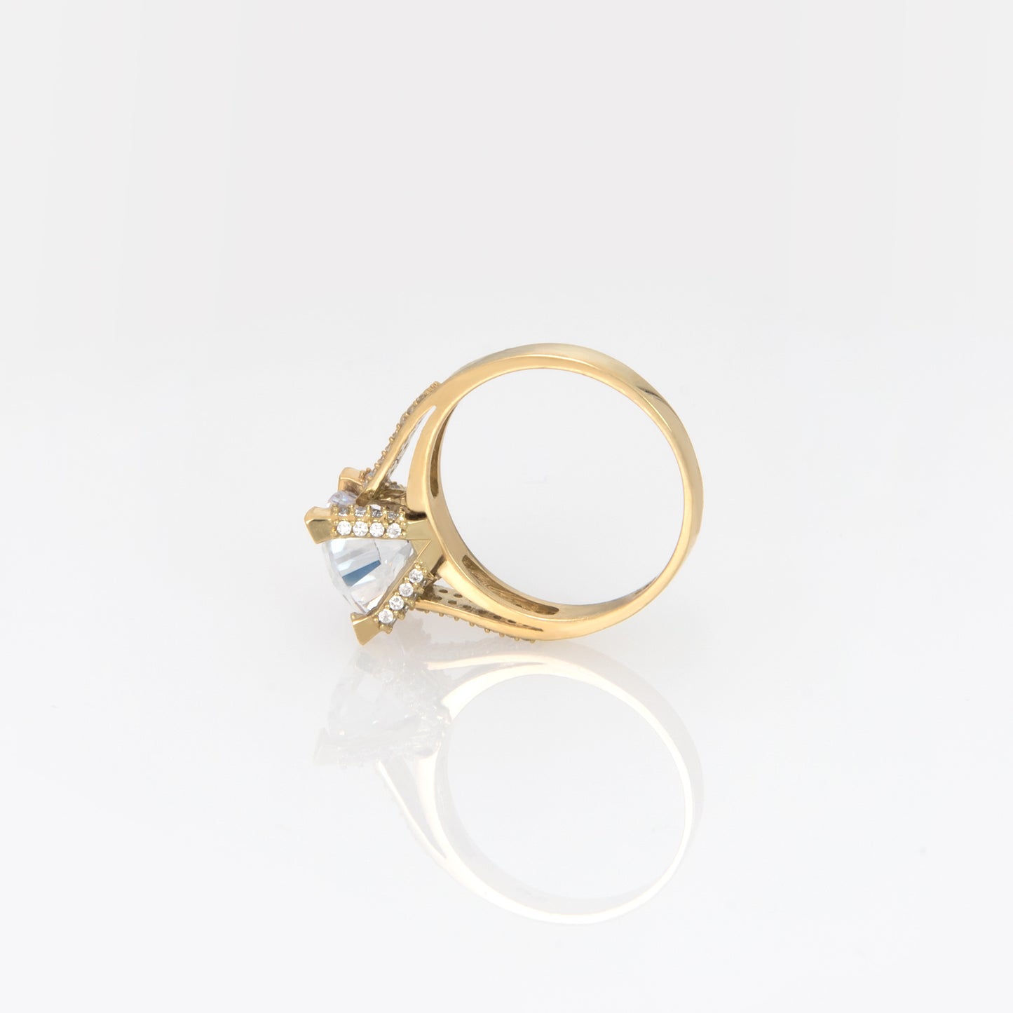 Luxury Gold Solitaire Ring