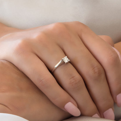 18K White Gold Lab-Grown Diamond Ring – Classic 4-Prong Solitaire Ring