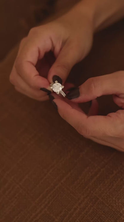 Luxury Gold Solitaire Ring